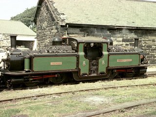 Taliesin at Harbour Station 1957 - A colour view of Taliesin, nee Livinston Thompson, in 1957 (Mike Davis)