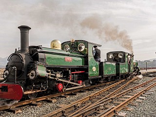 Linda, unusually pointing downhill, leaves Porthmadog with Blanche