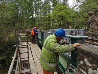 Painting the ironwork